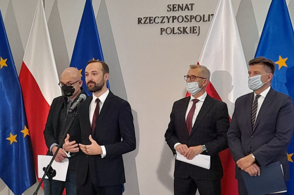 30 września odbyła się w Senacie RP konferencja prasowa na temat ustawy znoszącej zakaz handlu w niedziele z udziałem Ryszarda Petru, wicemarszałka Michała Kamińskiego i senatora Krzysztofa Kwiatkowskiego. Na konferencji wystąpił też Dyrektor Zarządzający Fundacji Wolności Gospodarczej Marek Tatała. 