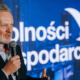 Mamy w Polsce milion państwowych mieszkań - zwraca uwagę Rafał Trzeciakowski z Fundacji FOR. Zamiast poprawiać sytuację mieszkaniową osób biednych czy młodych, to służą one głównie mieszkańcom dużych miast, którzy kiedyś mieli szczęście zostać w nich zakwaterowani. Często ostatecznie są w stanie wykupić je za ułamek wartości. Warto pytać o sens powracających pomysłów budowy kolejnych mieszkań na wynajem przez państwo.