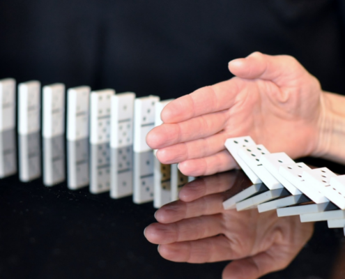 W pełni solidaryzujemy się z osobami uciekającymi przed wojną w Ukrainie i uważamy, że przemyślane, dopracowane przepisy ułatwiające niesienie im pomocy powinny wejść w życie jak najszybciej. Jednocześnie stanowczo sprzeciwiamy się rozwiązaniom zwiększającym ryzyko korupcji.