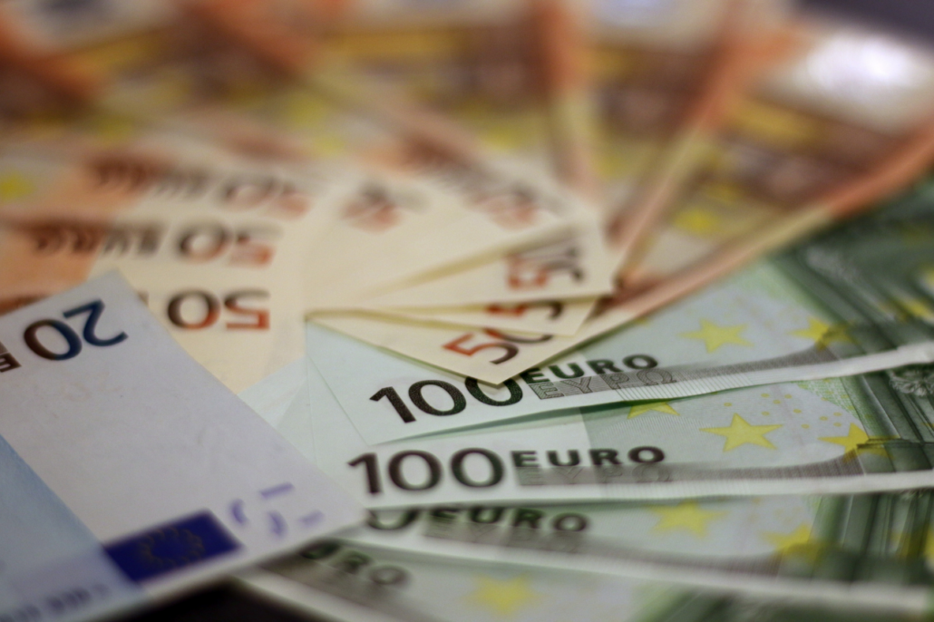 To dobry moment, aby wszystkie siły polityczne podjęły współpracę w sprawie przystąpienia do strefy euro i dostosowania gospodarki oraz systemu prawnego do tej zmiany.