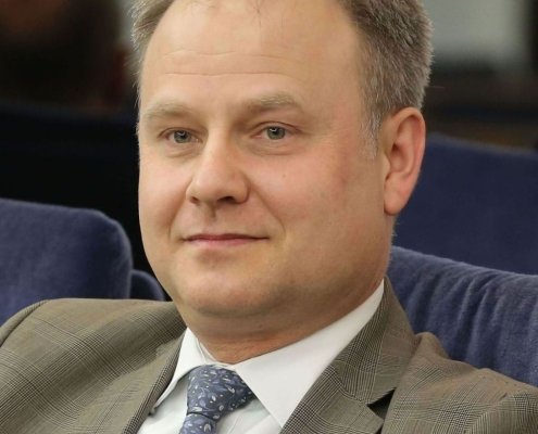 Wejście do strefy euro to nie tylko korzyści gospodarcze. Przekonanie ludzi, że przystąpienie do euro jest wręcz konieczne. Jest tym ważniejsze, im gorzej prowadzona jest polityka pieniężna i kursowa państwa – pisze doradca programowy ds. euro w Fundacji Wolności Gospodarczej, prof. Artur Nowak-Far.
