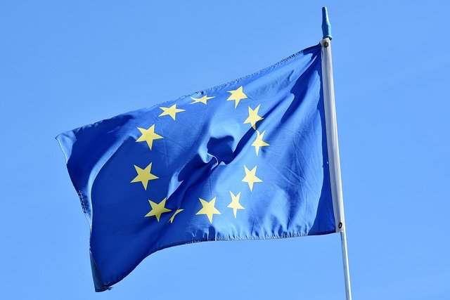 Polki i Polacy wierzą w różne mity na temat polskiej gospodarki i tego, jaki wpływ ma na nią Unia Europejska. Nie jesteśmy też świadomi wielu korzyści z członkostwa Polski w UE – wynika z badania przeprowadzonego przez Opinia24 dla Fundacji Wolności Gospodarczej.