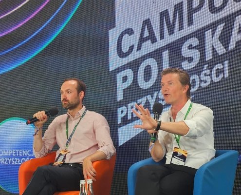 W książce "Otwartość: historia postępu ludzkości" Johan Norberg przekonuje, że tylko otwarte społeczeństwa mogą na dłuższą metę się rozwijać, i ostrzega przed mrocznymi konsekwencjami społeczeństw zamkniętych.