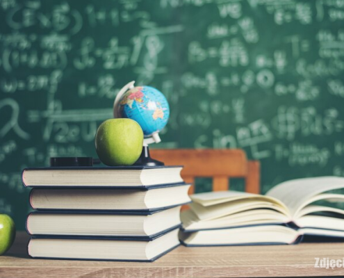 Początek roku szkolnego to dobry moment na przypomnienie o tym, jak ważna jest edukacja – również o wolności gospodarczej. Dlatego przygotowaliśmy zestawienie wartościowych, bezpłatnych materiałów edukacyjnych z zakresu liberalizmu, ekonomii i filozofii. Wszystkie są dostępne online.