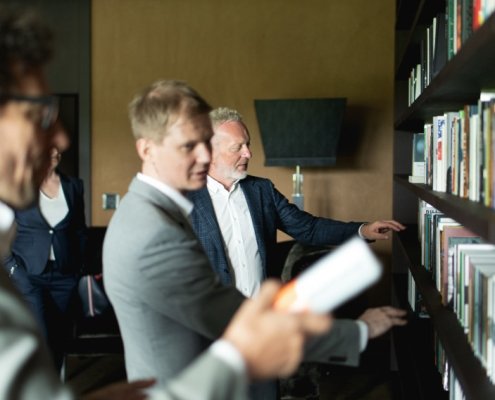 Jak co roku zapytaliśmy uczestników naszych wydarzeń i członków zespołu FWG o tytuły, które wywarły na nich największe wrażenie. Sprawdź ich rekomendacje i odkryj inspirujące lektury z Biblioteki Wolności na 2025 rok!