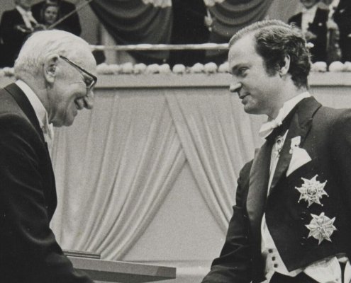 Z okazji 50-lecia nagrody Banku Szwecji im. Alfreda Nobla w dziedzinie ekonomii dla Friedricha Hayeka pragniemy przypomnieć dokonania tego austriackiego myśliciela i jego wpływ na całość demokratycznego świata, nauk społecznych i filozofii liberalnej.