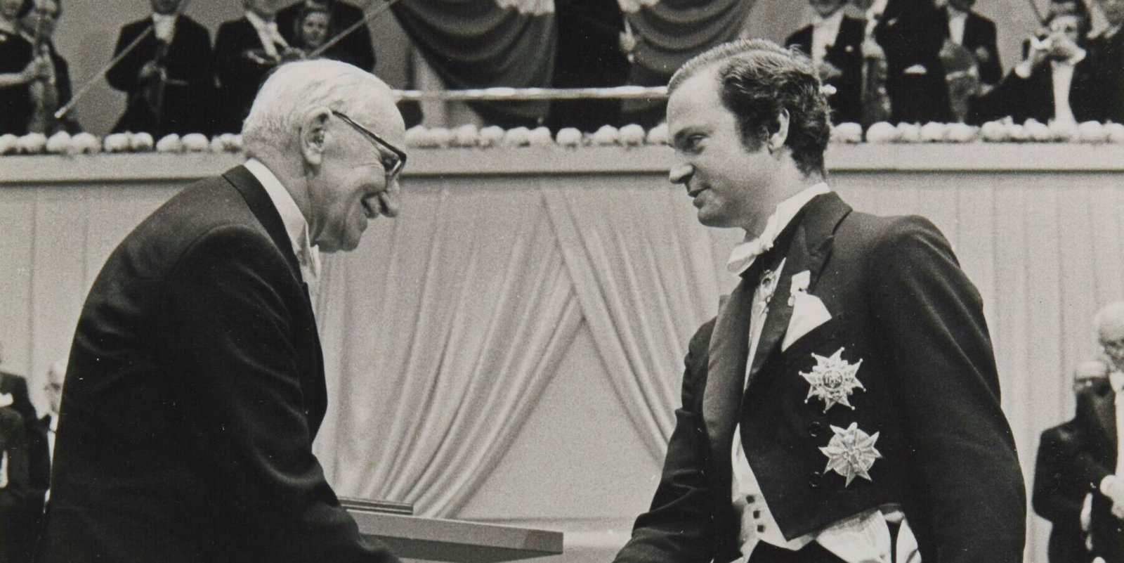 Z okazji 50-lecia nagrody Banku Szwecji im. Alfreda Nobla w dziedzinie ekonomii dla Friedricha Hayeka pragniemy przypomnieć dokonania tego austriackiego myśliciela i jego wpływ na całość demokratycznego świata, nauk społecznych i filozofii liberalnej.