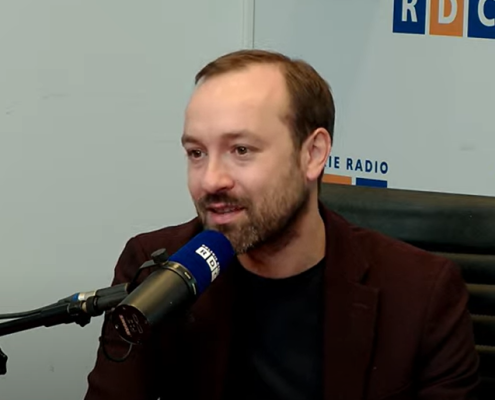 Czy zmiany organizacyjne rządu to realna reforma, czy tylko „zmiana szyldów”? Marek Tatała, prezes Fundacji Wolności Gospodarczej, komentował w Radiu Dla Ciebie plany rekonstrukcji rządu oraz negocjacje handlowe UE-USA.