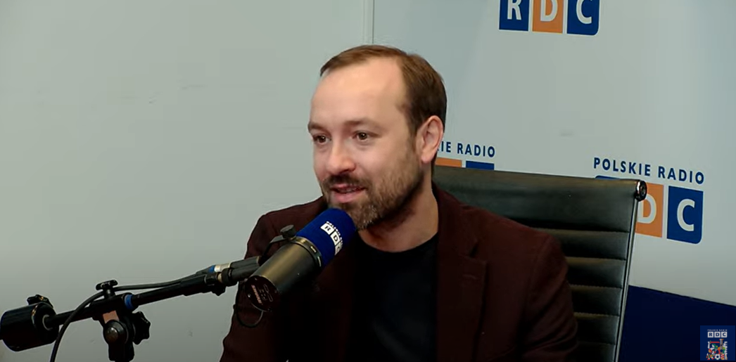 Czy zmiany organizacyjne rządu to realna reforma, czy tylko „zmiana szyldów”? Marek Tatała, prezes Fundacji Wolności Gospodarczej, komentował w Radiu Dla Ciebie plany rekonstrukcji rządu oraz negocjacje handlowe UE-USA.