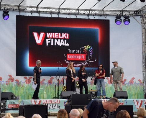 6 września pod Pałacem Kultury i Nauki w Warszawie odbył się Wielki Finał V edycji Tour de Konstytucja. Pod hasłem „Jestem za Godnością” inicjatywa odwiedziła przez całe lato 60 miejscowości, by rozmawiać o prawach człowieka i sile społeczeństwa obywatelskiego.