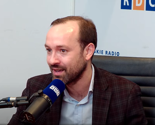 Prezes FWG Marek Tatała był jednym z gości audycji “Komentatorzy” w Radiu Dla Ciebie. W programie prowadzonym przez Roberta Łuchniaka dyskutowano o możliwych skutkach decyzji Trybunału Sprawiedliwości Unii Europejskiej w sprawie kredytów opartych na wskaźniku WIBOR oraz o szerszych konsekwencjach dla polskiej gospodarki.